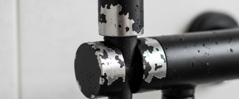 Avoiding pitfalls in bathroom renovation: Why did your “trendy” black showerhead peel off after only three months?